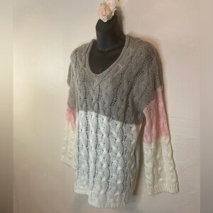 Oversized V-Neck Crocheted Sweater w/Hood~Gray/Pink/White~Braid Design~Size M